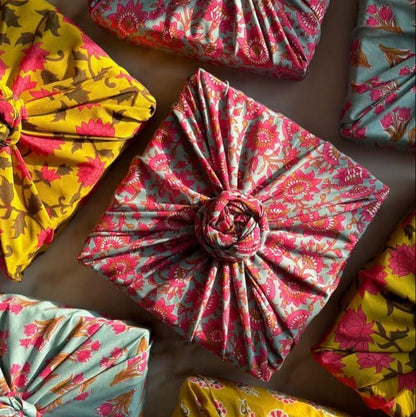 Reusable sari gift wrap, upcycled and reversible - Wear Yaani