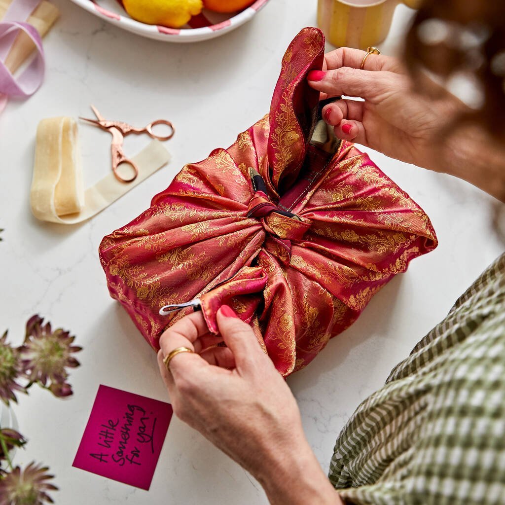Reusable sari gift wrap, upcycled and reversible - Wear Yaani